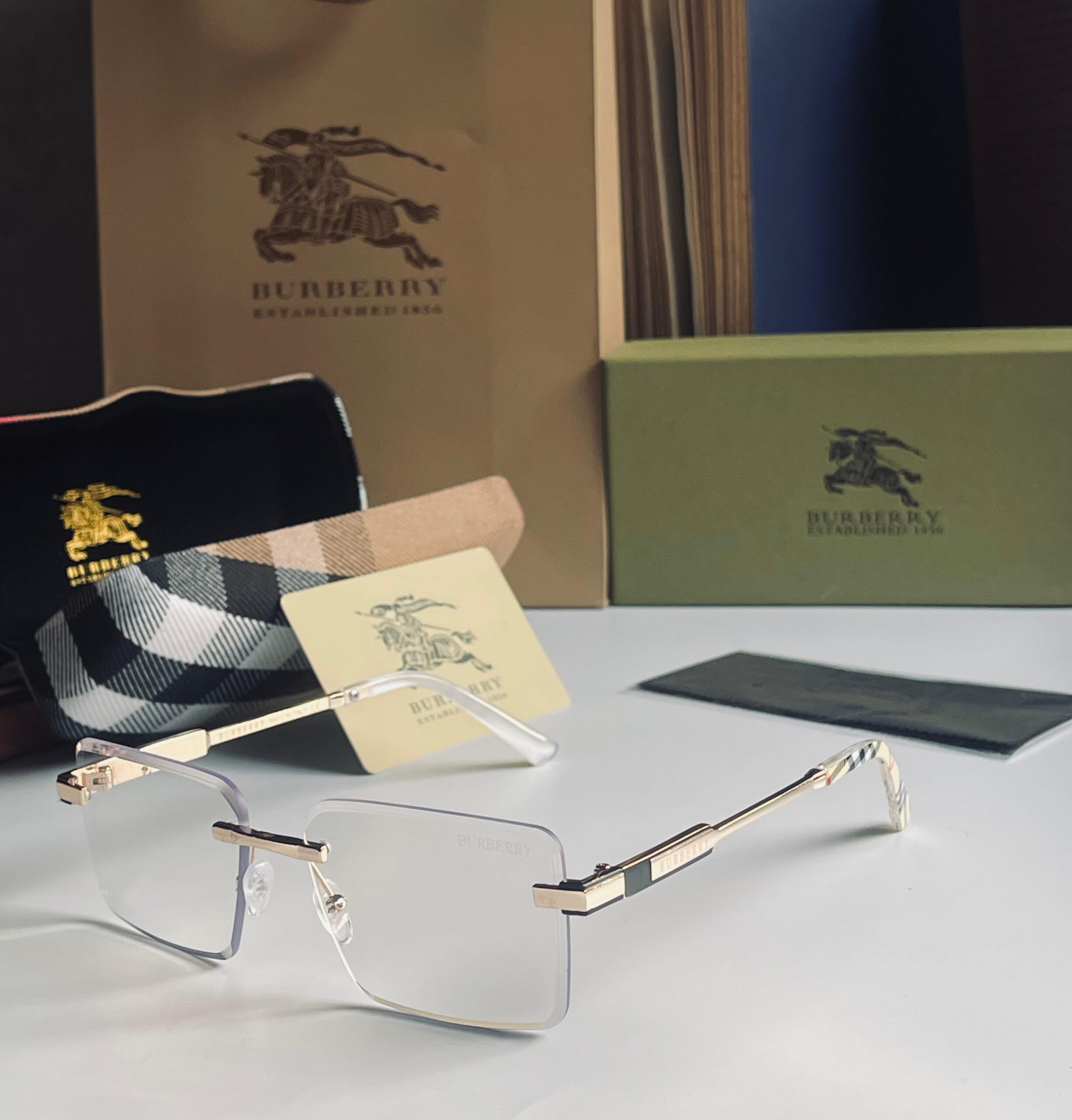 🔥 Burberry Transparent Lens – Premium Unisex Eyewear 🔥 - Image 4