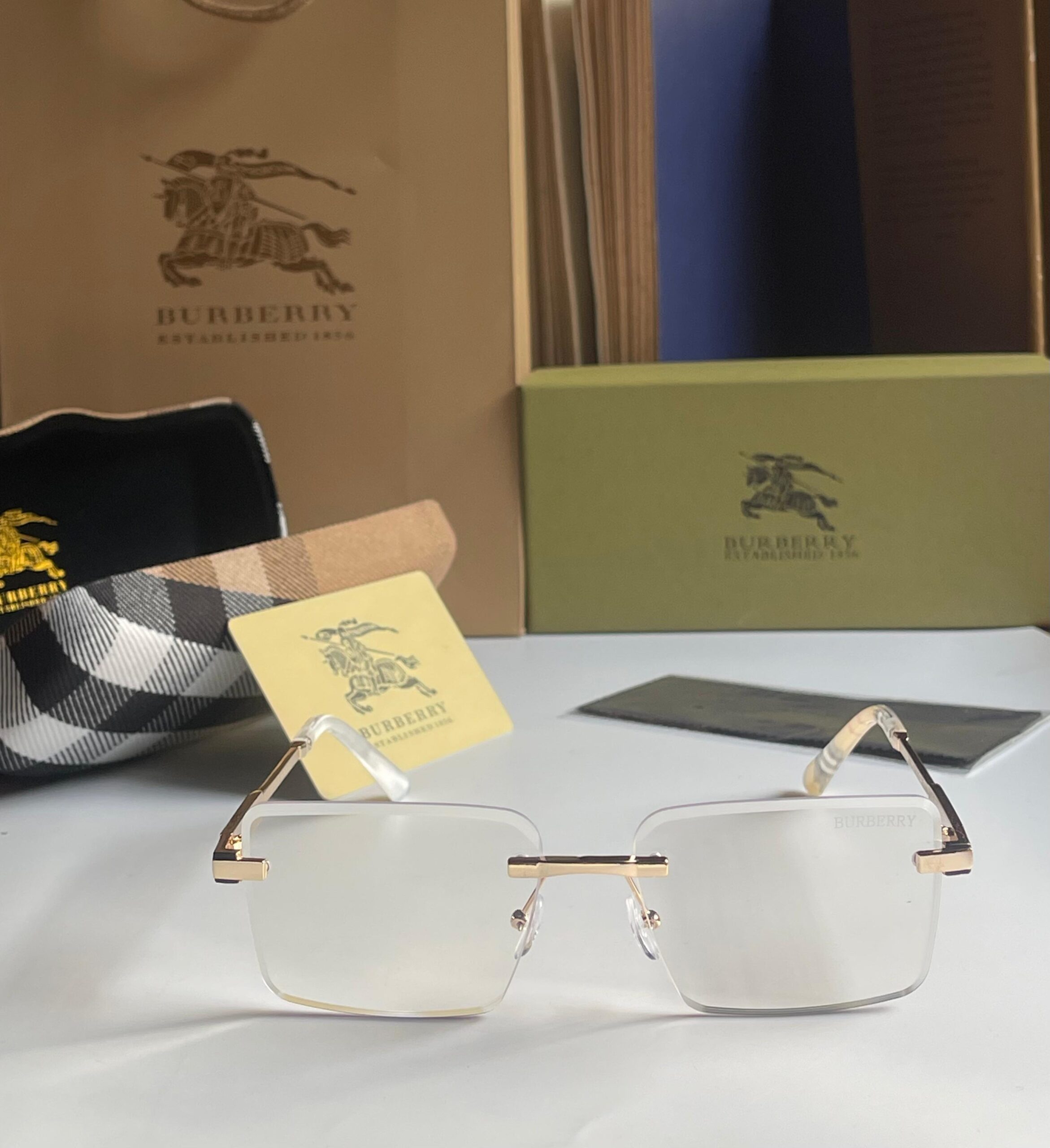 🔥 Burberry Transparent Lens – Premium Unisex Eyewear 🔥
