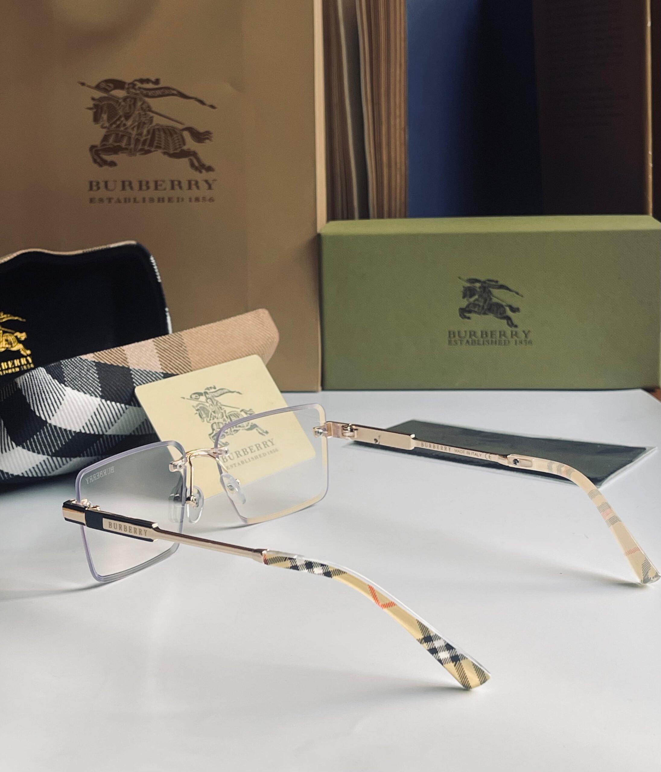 🔥 Burberry Transparent Lens – Premium Unisex Eyewear 🔥 - Image 2
