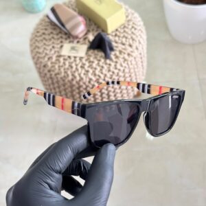 🔥 Burberry Glossy Black Sunglasses – New Launch Collection 🔥